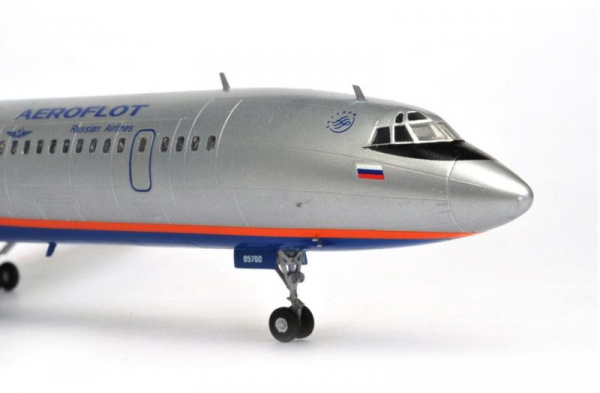 Сборная модель Самолет Ту-154М с подарочным набором