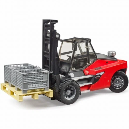 Погрузчик "Linde HT160" с 3 паллетами и 3 клетками