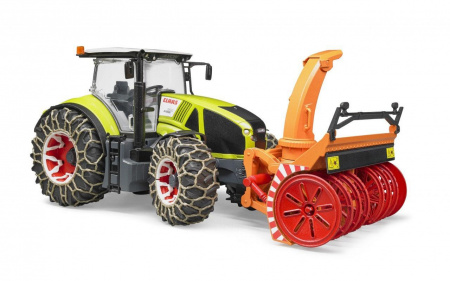 Трактор Claas Axion 950 c цепями и снегоочистителем