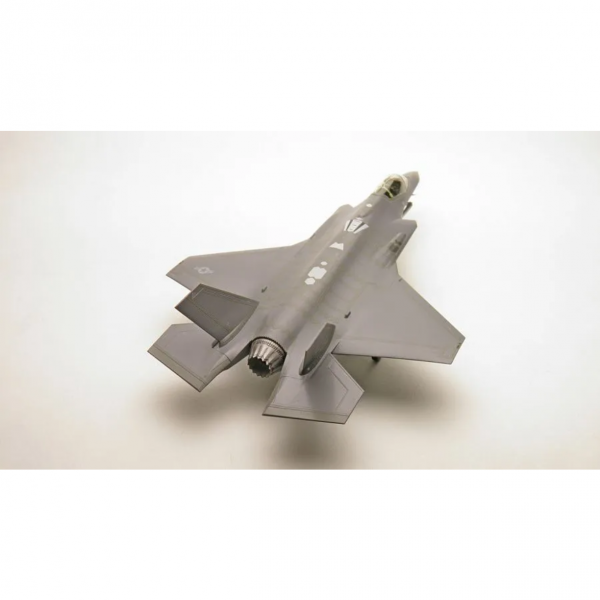 Сборная модель Американский истребитель пятого поколения F-35A "Lightning II"