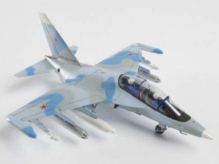 Сборная модель Российский учебно-боевой самолет Як-130