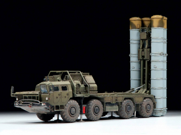 Сборная модель "Российский зенитно-ракетный комплекс С-400 Триумф"