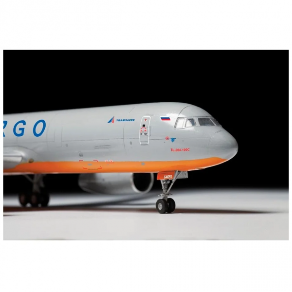 Сборная модель "Грузовой самолет Ту-204-100С"