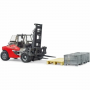 Погрузчик "Linde HT160" с 3 паллетами и 3 клетками