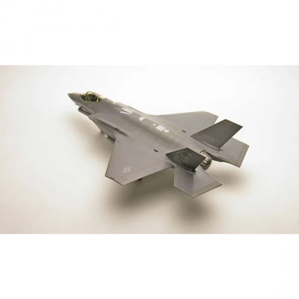 Сборная модель Американский истребитель пятого поколения F-35A "Lightning II"