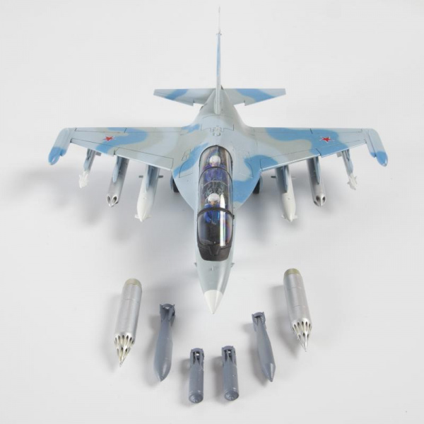 Сборная модель Российский учебно-боевой самолет Як-130