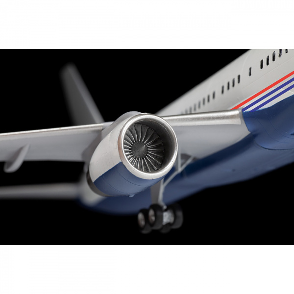 Сборная модель "Пассажирский авиалайнер Боинг 757-300"