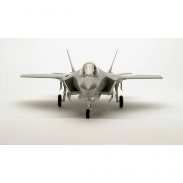 Сборная модель Американский истребитель пятого поколения F-35A "Lightning II"