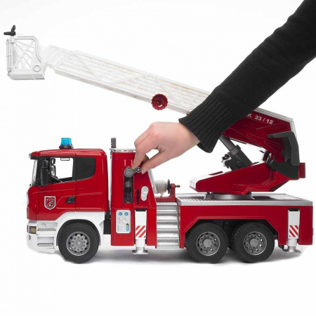 Пожарная машина Scania с лестницей и помпой