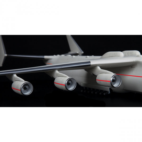 Сборная модель "Советский транспортный самолёт АН-225 «МРИЯ»"