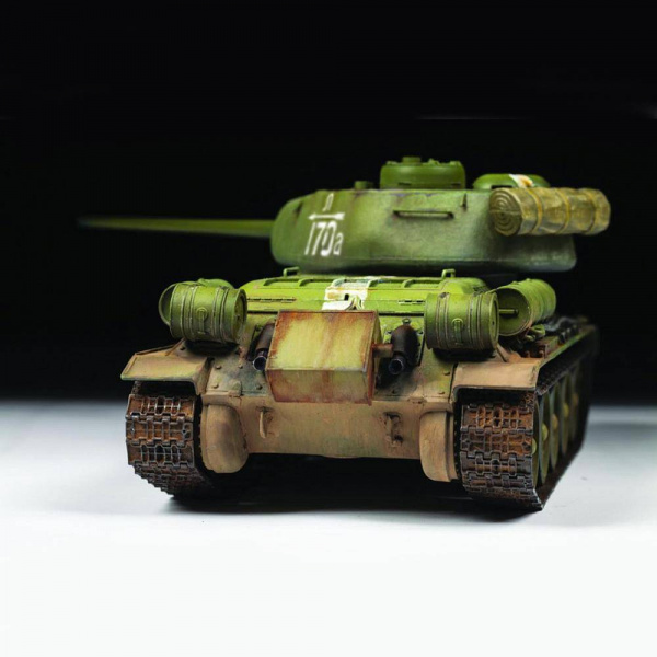 Сборная модель "Советский средний танк Т-34/85"