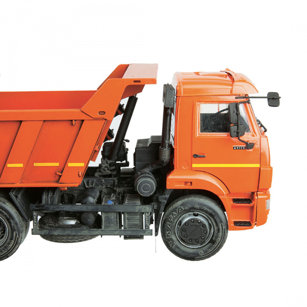 Сборная модель "Самосвал KAMAZ-65115"